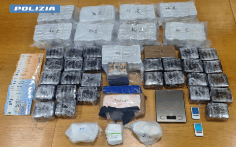 Doppio colpo allo spaccio nel milanese, sequestrati
