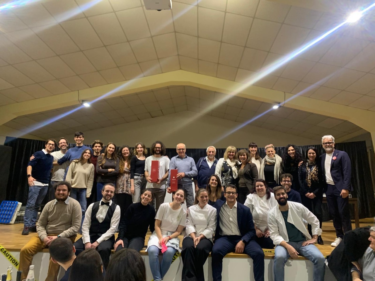 Una serata da Sherlock Holmes: cibo, indagini, spettacolo e la solidarietà per i progetti Aleimar Onlus