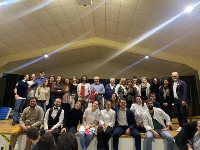 Una serata da Sherlock Holmes: cibo, indagini, spettacolo e la solidarietà per i progetti Aleimar Onlus