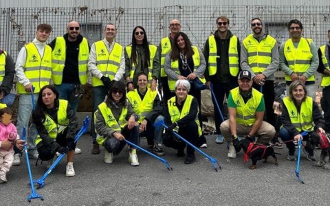 Liscate, i dipendenti di Délifrance Italia hanno ripulito la zona industriale con una giornata di plogging