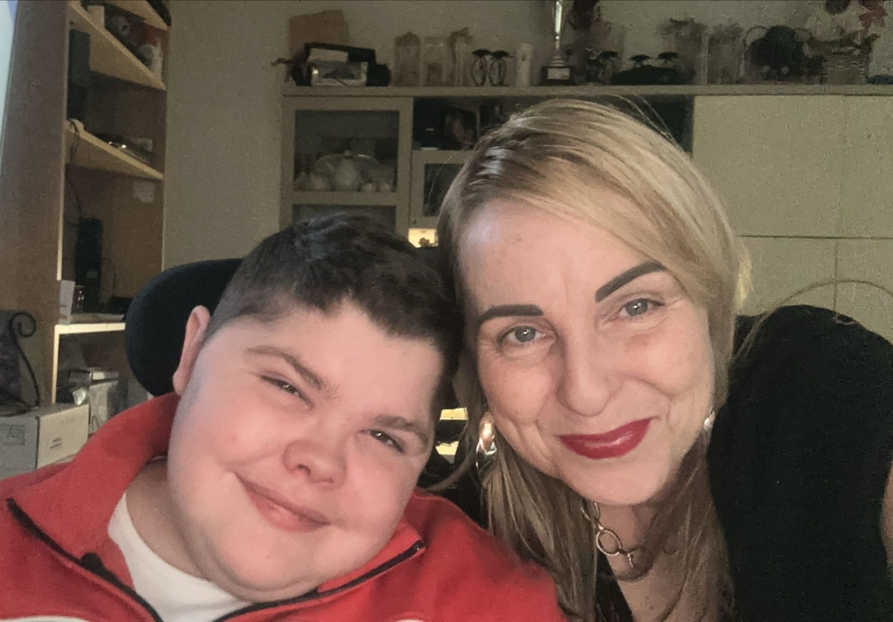 L’appello di mamma Letizia per il figlio: “Un ascensore per restituirgli autonomia”