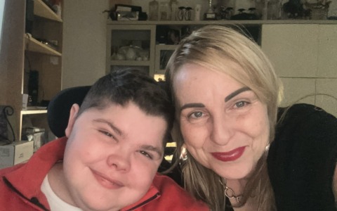L’appello di mamma Letizia per il figlio: “Un ascensore per restituirgli autonomia”