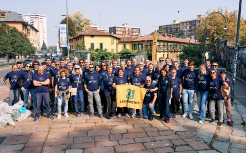 “Riqualificazione urbana” a Milano: i volontari Enel rinnovano il Naviglio della Martesana