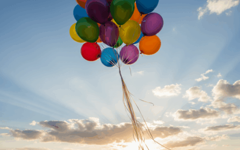 I palloncini di gomma sono altamente inquinanti. Una mostra per capire quanto