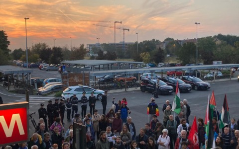 In tanti a Gessate al Flash Mob della Martesana contro le guerre