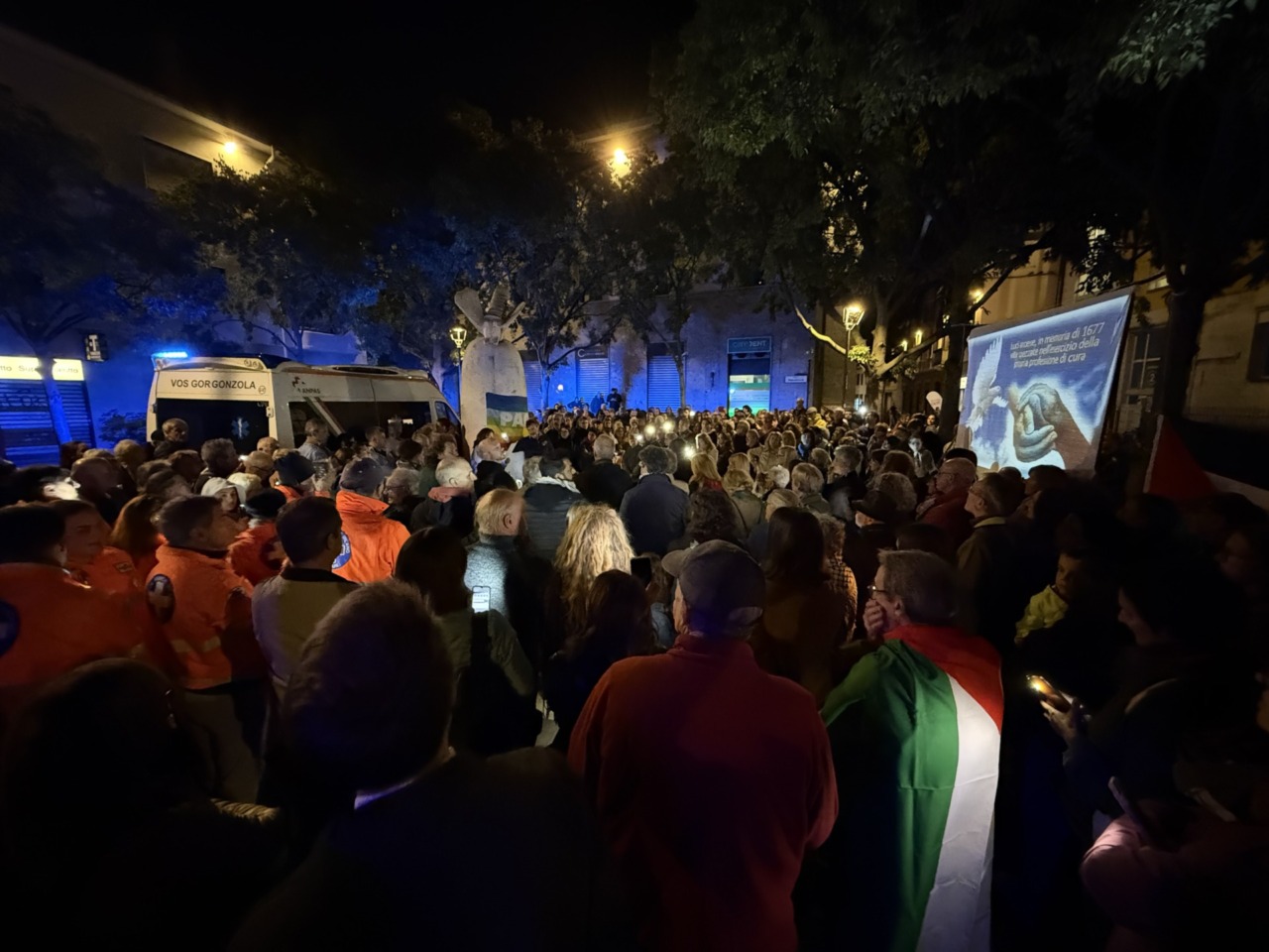 “Luci sulla Palestina”: medici dell’Uboldo in piazza per la palestina