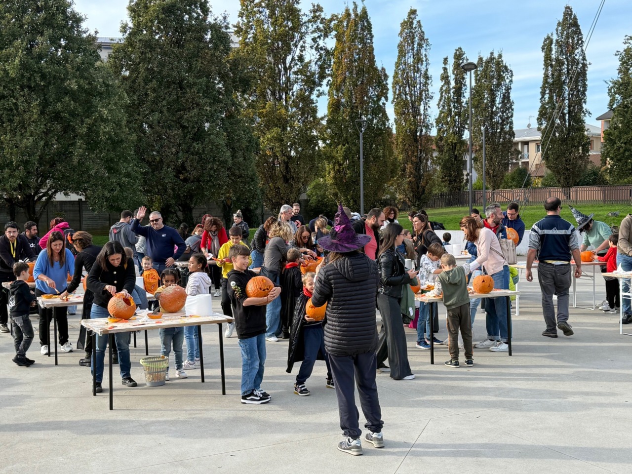 Centinaia di bambini in festa per Halloween alla vecchia Filanda
