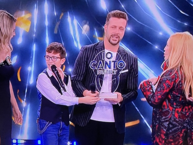 Matteo e papà Mario Verga trionfano a Io Canto Family: emozioni, musica e una vittoria da sogno