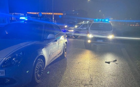 Ciclista travolto da un’auto, sotto shock l’automobilista che lo ha investito