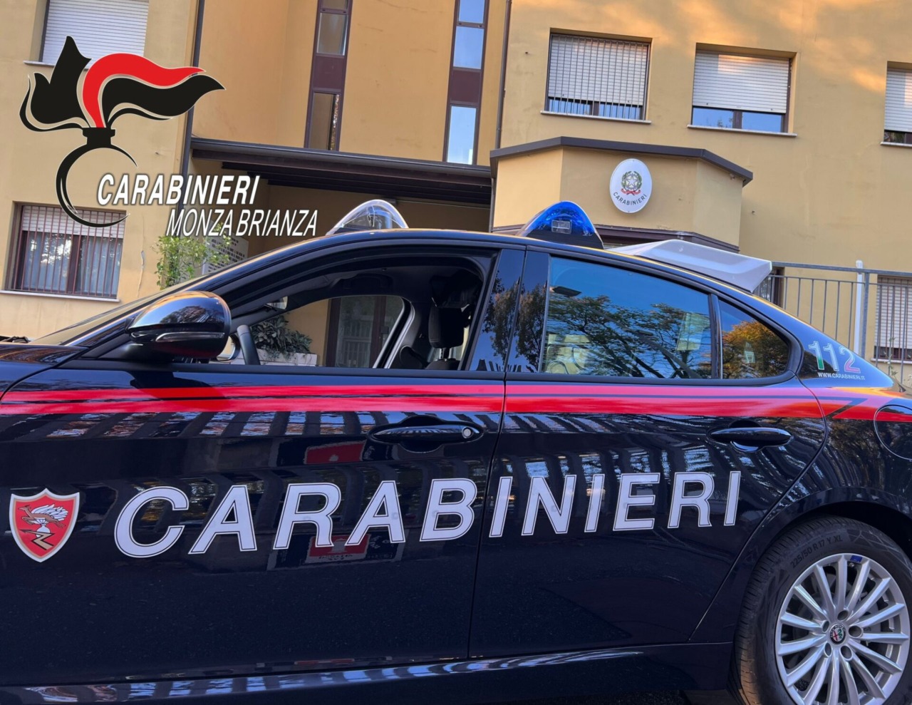 Picchia e deruba l’ex compagna, arrestato 27enne