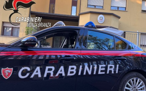 Picchia e deruba l’ex compagna, arrestato 27enne