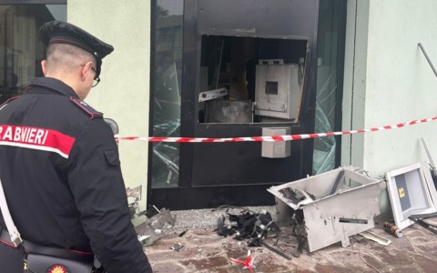 Elicottero dei Carabinieri e dispiegamento di forze: presi i membri della “banda dei bancomat”