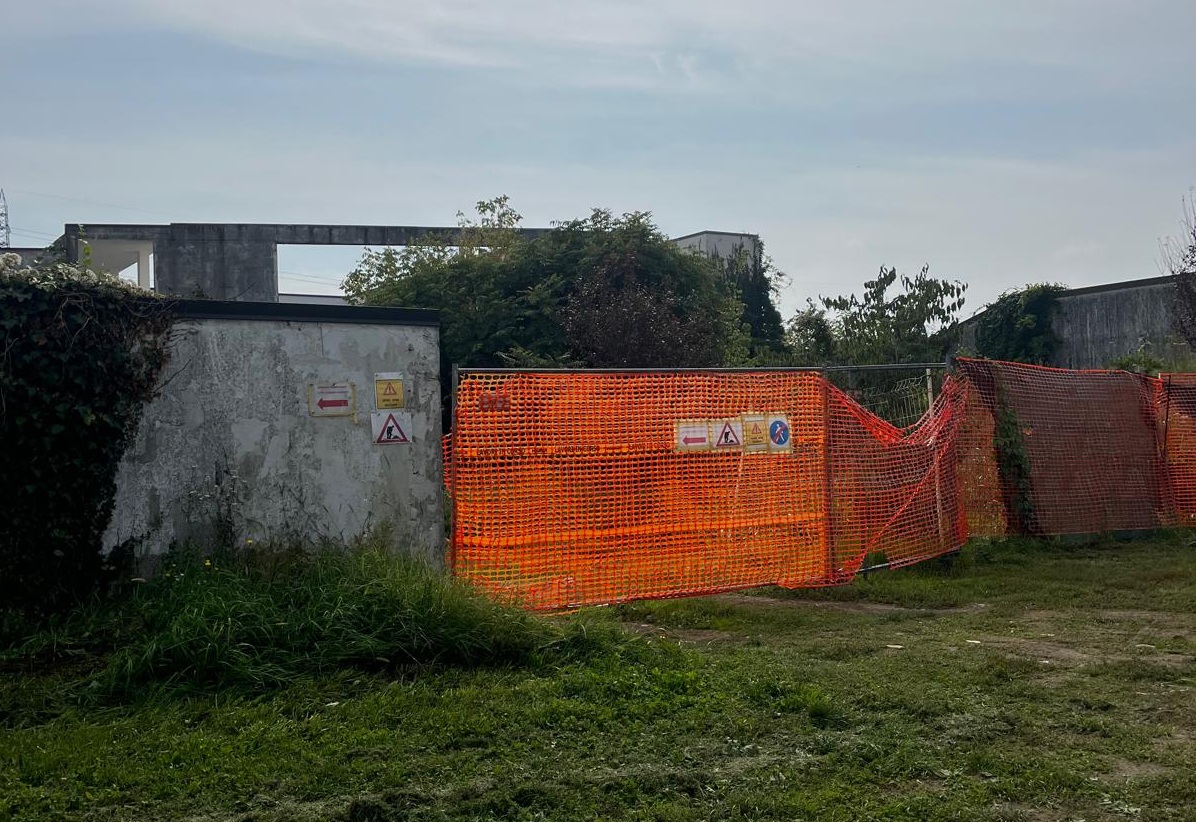Lavori al cimitero in ritardo: “Sarà aperto per il Giorno dei morti”