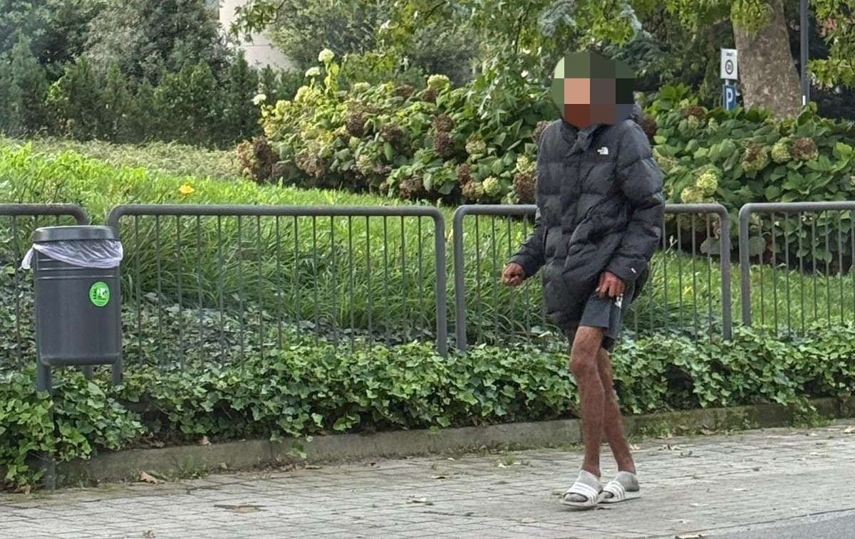 Si era perso e vagava per la città in stato confusionale: i militari lo riportano alla sua famiglia