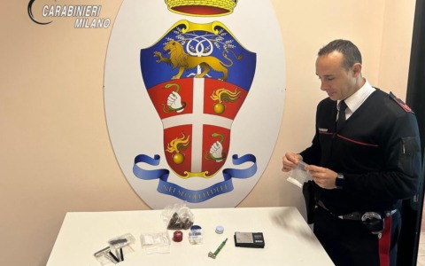 Contromano sulla Provinciale in monopattino: addosso cocaina, Mdma e marijuana