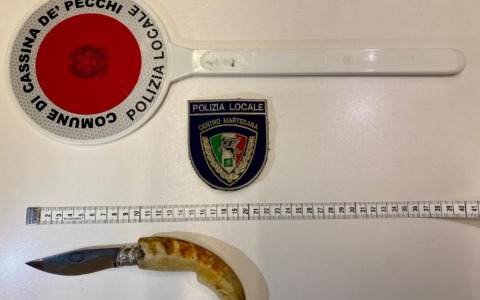 Adolescente circolava con un coltello, fermato dagli agenti della Polizia Locale