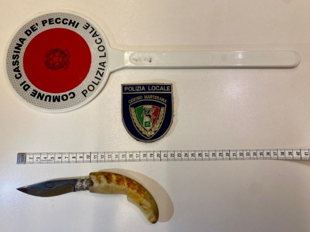 Adolescente circolava con un coltello, fermato dagli agenti della Polizia Locale