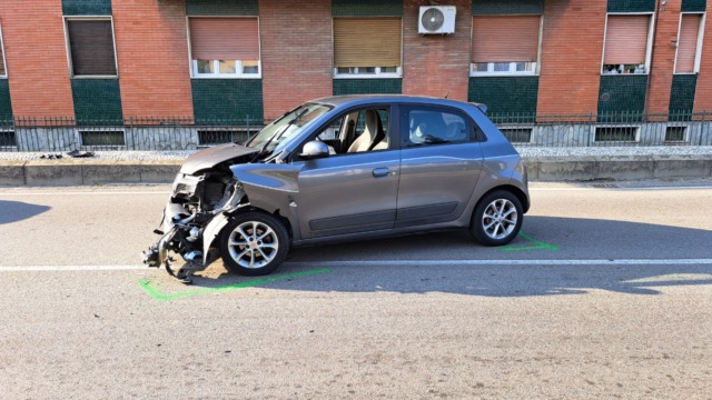 Positivo all’alcol test tampona un’auto sulla Provinciale, padre e figlio finiscono in Pronto soccorso