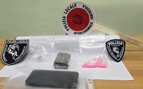Operazione antidroga: la Polizia locale sequestra hashish ed ecstasy