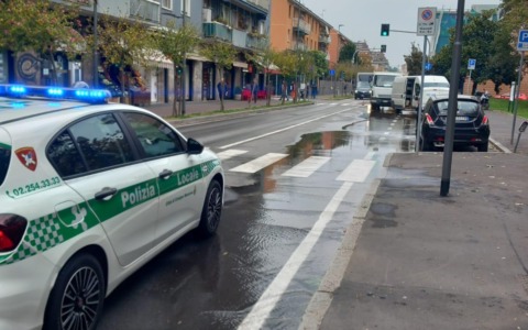 Viale Lombardia allagata, colpa di una perdita all’acquedotto