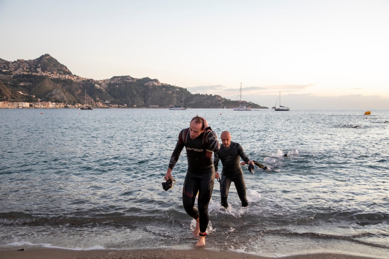 A due minuti dalla vittoria del triathlon estremo sul  vulcano Etna