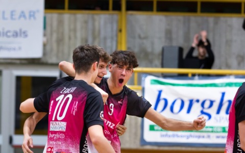 I Diavoli Rosa lottano fino all’ultima palla, ma alla fine si arrendono a Torino