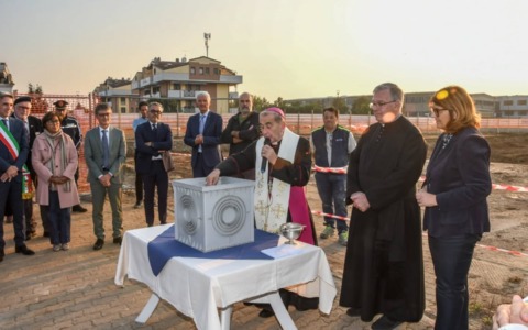 L’arcivescovo Delpini benedice la prima pietra dell’ampliamento della casa di riposo