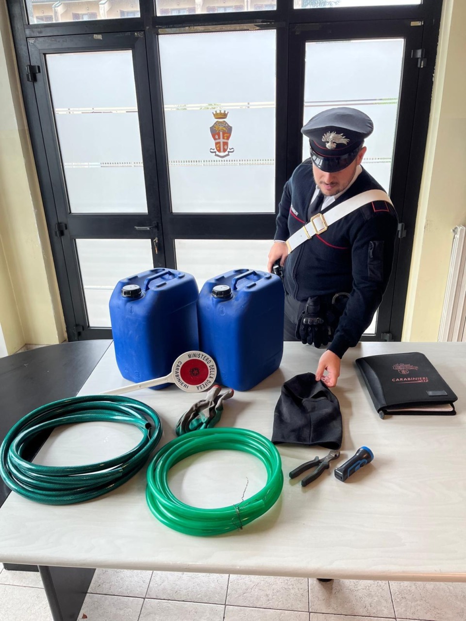 Arrestato ladro di gasolio: tenta la fuga e aggredisce i Carabinieri