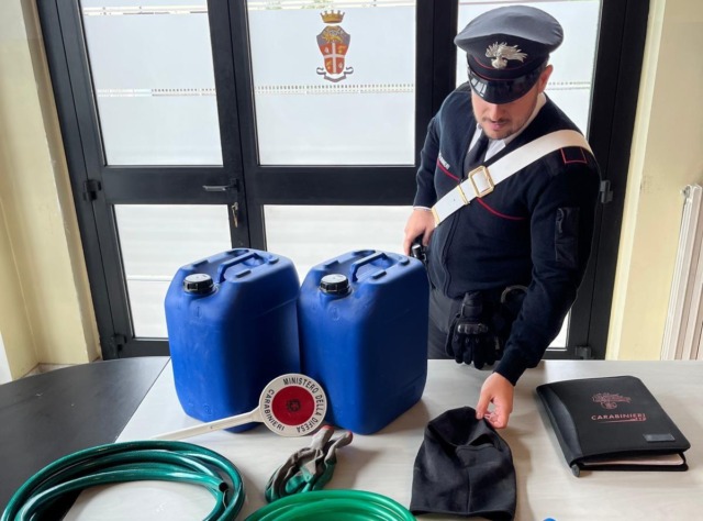 Arrestato ladro di gasolio: tenta la fuga e aggredisce i Carabinieri