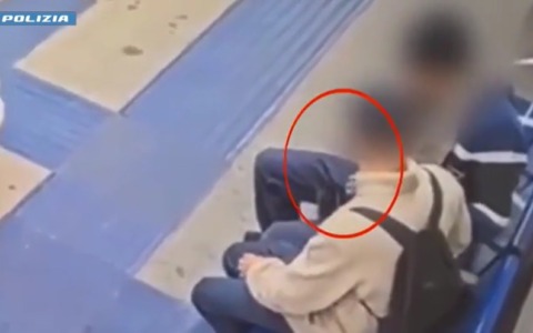 Rapinatore seriale di giovani in metro: puntava il coltello e si faceva consegnare smartphone e contanti