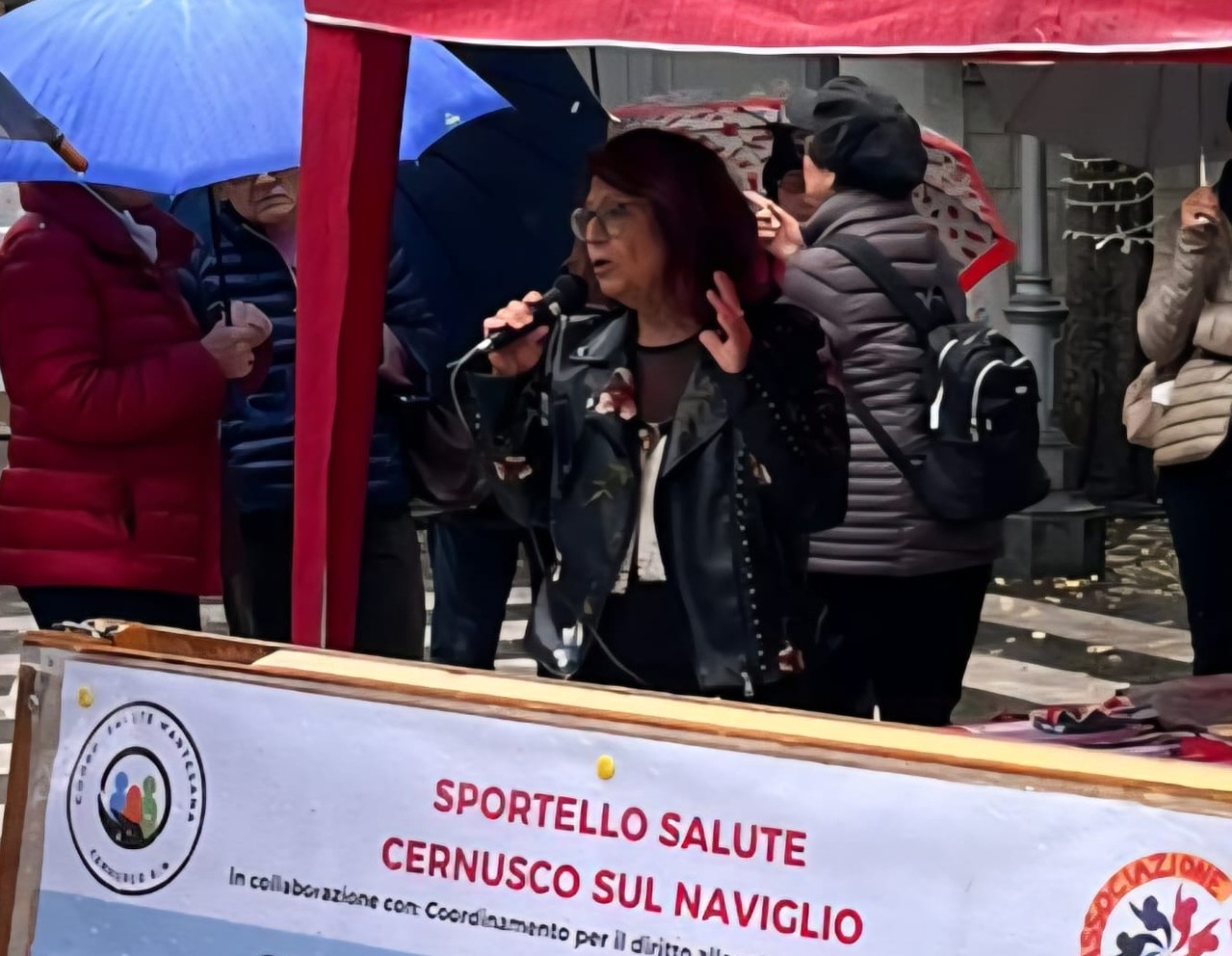 Cittadini in piazza a Cernusco sul Naviglio per difendere la Sanità pubblica