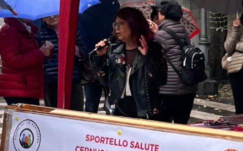 Cittadini in piazza a Cernusco sul Naviglio per difendere la Sanità pubblica