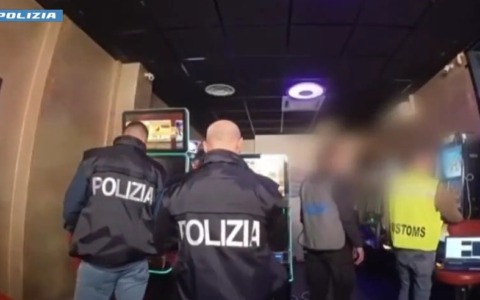 Contrasto al gioco illegale: 4 negozi, 5 titolari e 49 avventori controllati
