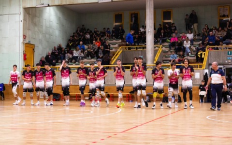 Nuova caduta per i Diavoli rosa in trasferta a Caronno Pertusella