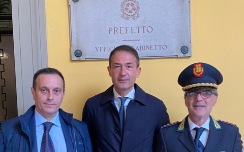 Emergenza sicurezza: controlli rafforzati, più poliziotti e minimarket chiusi alle 20