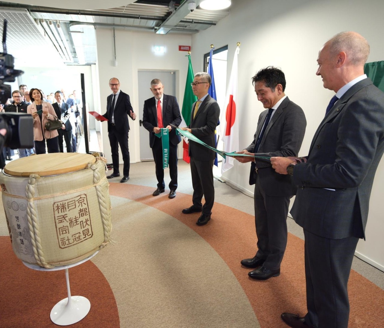 Taglio del nastro per la nuova sede di Fujifilm in Martesana