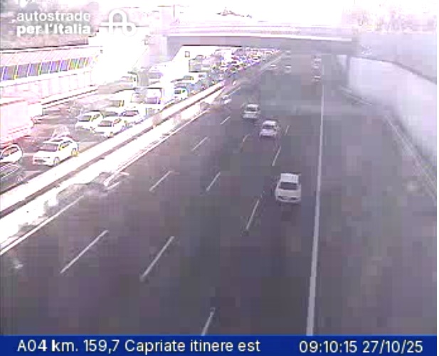 Mezzo pesante in avaria, tre chilometri di coda tra Capriate e Cavenago