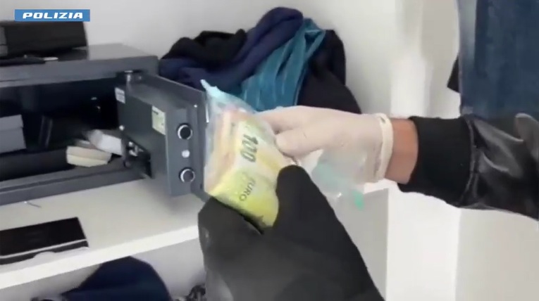 Sgominata la banda delle truffe agli anziani: 15 perquisizioni, sequestrati gioielli in oro e 15mila euro