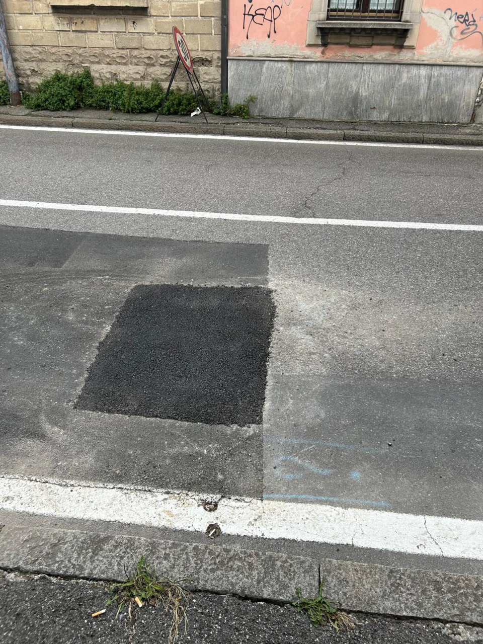 Riparata la voragine di via Manzoni