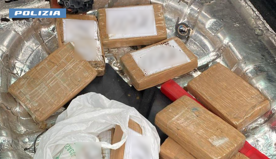Fermato per un controllo aveva 10 chili di cocaina nascosti sotto la tappezzeria dell’auto