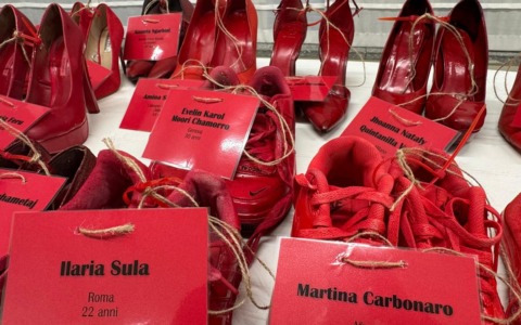 Un’installazione diffusa per la Giornata internazionale per l’eliminazione della violenza contro le donne