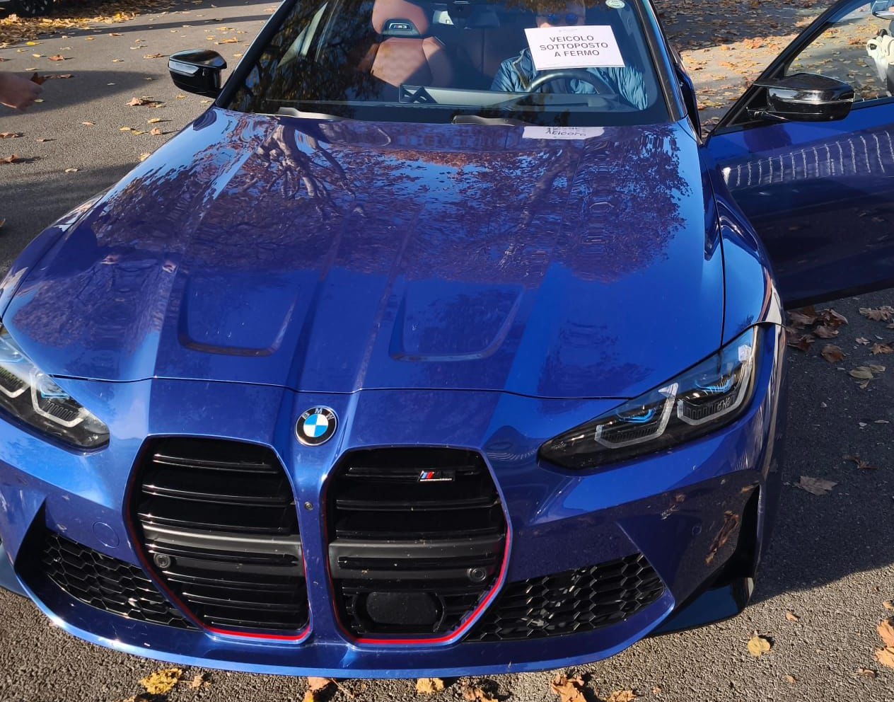 Sfreccia ad alta velocità su una Bmw M3 Competizione: era senza patente e mancava una targa