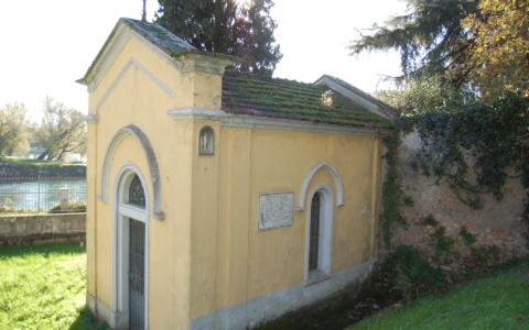 Simbolo di fede e storia, la Cappella del Revellino rischia grosso