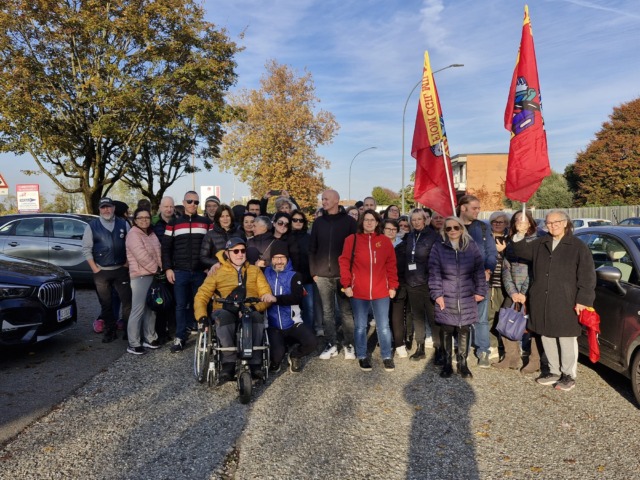 L’azienda licenzia all’improvviso tre lavoratori, i colleghi scioperano per solidarietà