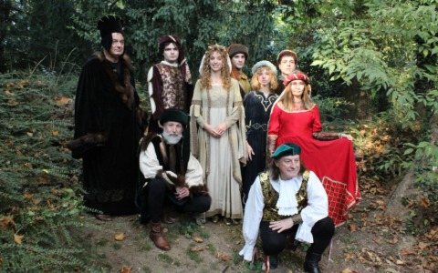 Attori in costume tra palco e platea per l’Incontro con lo Sforza