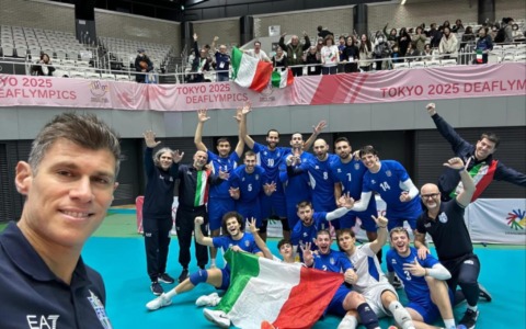 Alessandro Rivellini e la Nazionale Pallavolo Sordi d’argento alle Deaflympics 2025