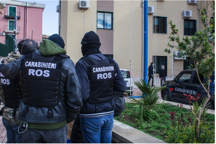 Arrestato minorenne jihadista pronto al martirio: aveva manuali per la costruzione di ordigni esplosivi