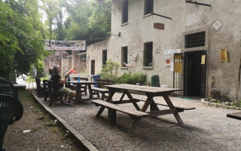 Non c’è pace per lo Stallazzo lungo l’alzaia dell’Adda: costretto a chiudere di nuovo