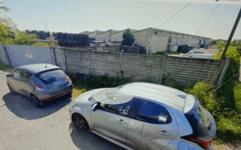 Si cerca la mano che ha appiccato l’incendio in un capannone