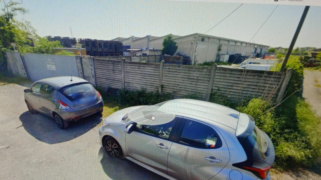 Si cerca la mano che ha appiccato l’incendio in un capannone